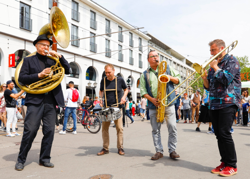 2024-05-03 Vier M&auml;nner von Welt &ndash; A Marching Band in May